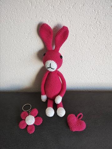 Gehaakte set kraamcadeau  beschikbaar voor biedingen