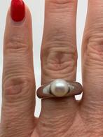 K582 Prachtige zilveren ring met parel maat 18, 18 tot 19, Ophalen of Verzenden, Dame, Zilver