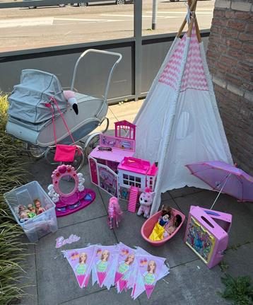 Diverse Barbie/ roze spullen beschikbaar voor biedingen
