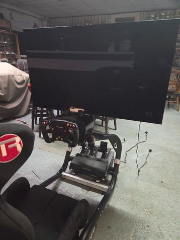 Sim Racing Setup - Fanatec, Xbox Series X, LG TV, Trakracer beschikbaar voor biedingen