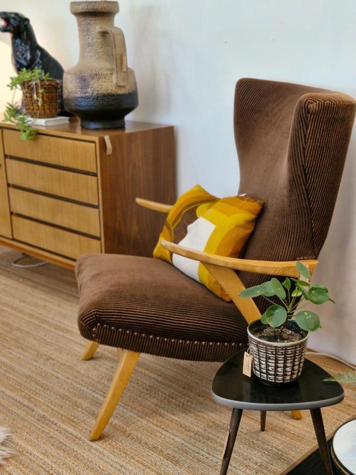 Vintage fauteuil bruin ribcord 70s, Huis en Inrichting, Fauteuils, Gebruikt, Stof, 50 tot 75 cm, 75 tot 100 cm, Ophalen