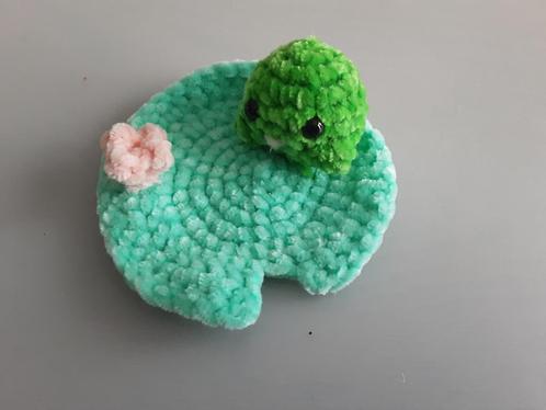 Kikker op waterlelieblad - handmade, Kinderen en Baby's, Speelgoed | Knuffels en Pluche, Nieuw, Kikker, Ophalen of Verzenden