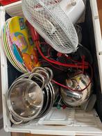 Krat met allerlei kampeerspullen, Caravans en Kamperen, Ophalen, Zo goed als nieuw