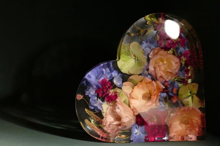 Prachtig hart van echte bloemen en epoxyhars, Huis en Inrichting, Woonaccessoires | Stolpen, Nieuw, Ophalen of Verzenden