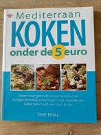 Mediterraan Koken onder de 5 euro - Tine Bral, Boeken, Italië, Hoofdgerechten, Ophalen of Verzenden, Zo goed als nieuw
