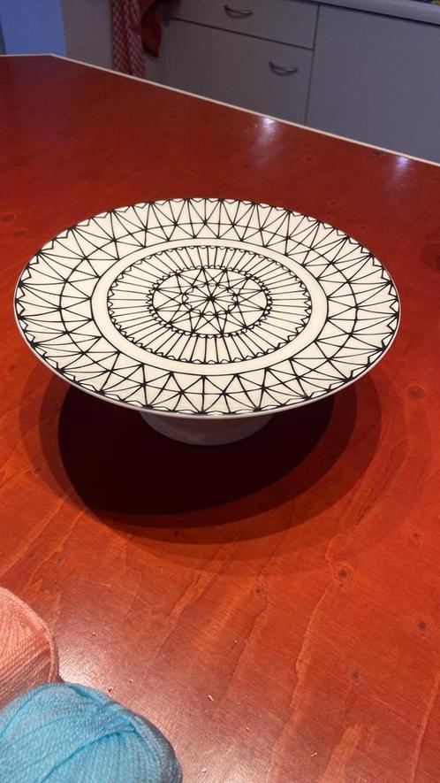 IKEA Taart plateau 31/12cm wit met zwarte decoratie limited, Huis en Inrichting, Woonaccessoires | Etagères, Zo goed als nieuw