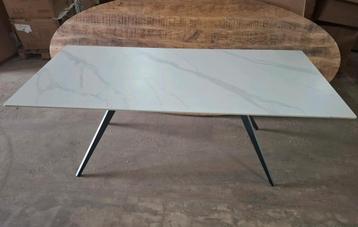 Keramische eettafel geschikt voor binnen & buiten beschikbaar voor biedingen
