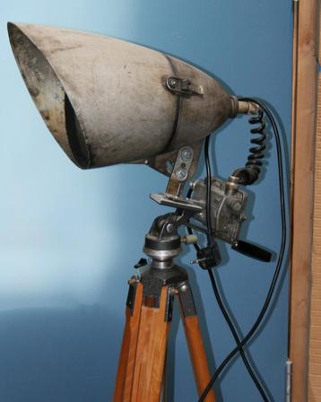 ETAP industriële staande lamp, bieden vanaf € 240 beschikbaar voor biedingen
