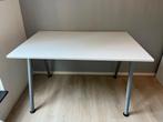 Ikea Galant bureau wit met grijze poten, Ophalen, In hoogte verstelbaar, Zo goed als nieuw