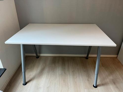 Ikea Galant bureau wit met grijze poten, Huis en Inrichting, Bureaus, Zo goed als nieuw, In hoogte verstelbaar, Ophalen