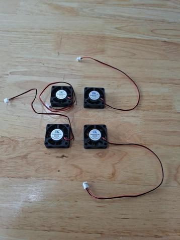 Set van 4x Mini Brushless DC Fans – 12V 0.08A – 30x30mm beschikbaar voor biedingen