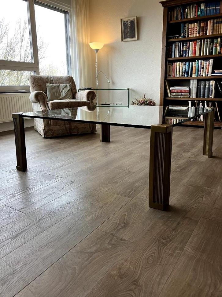 Salontafel Peter Ghyczy met glazen blad en messing poten, Huis en Inrichting, Tafels | Salontafels, Gebruikt, Minder dan 50 cm