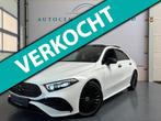 Mercedes-Benz A-klasse 180 AMG Line 1 JAAR BOVAG GARANTIE, Auto's, Mercedes-Benz, 65 €/maand, 4 cilinders, Wit, Bedrijf