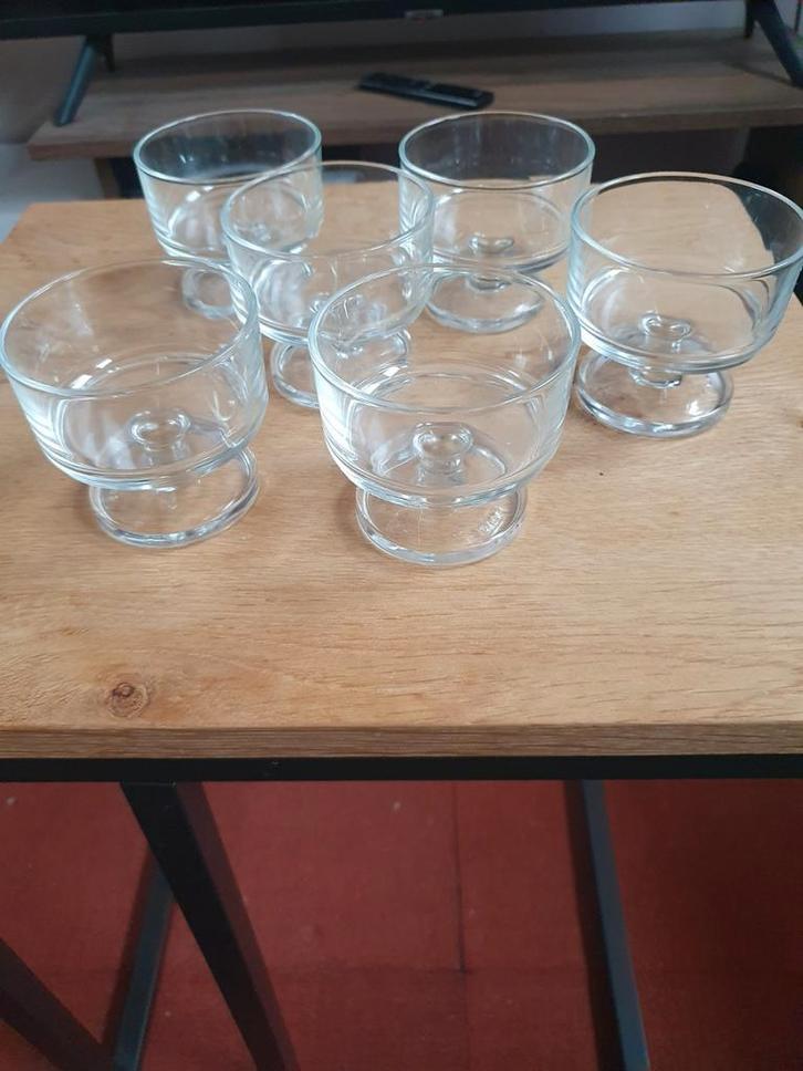 6 Glazen Dessert Schaaltjes op Voet, Huis en Inrichting, Keuken | Servies, Zo goed als nieuw, Overige stijlen, Glas, Ophalen of Verzenden