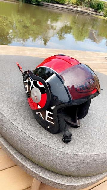 ROOF BOXER V8 GRAFIC BLACK RED beschikbaar voor biedingen