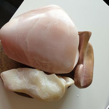 3 stukken natuursteen beschikbaar voor biedingen