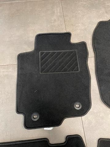 Matten set toyota rav4 2012 beschikbaar voor biedingen