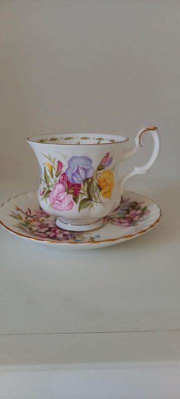 Royal Albert April kop en schotel beschikbaar voor biedingen