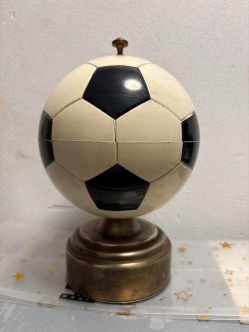 Mid Century Musical Football Sigarettendispenser jaren 70’s, Verzamelen, Rookartikelen, Aanstekers en Luciferdoosjes, Zo goed als nieuw