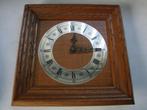 retro eiken wandklok meubelfabriek Oisterwijk, Ophalen of Verzenden, Zo goed als nieuw, Analoog, Wandklok