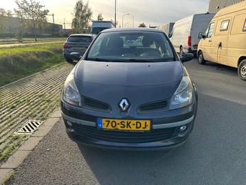 Renault Clio 1.4 16V 72KW 3-DRS E4 2006 Grijs beschikbaar voor biedingen