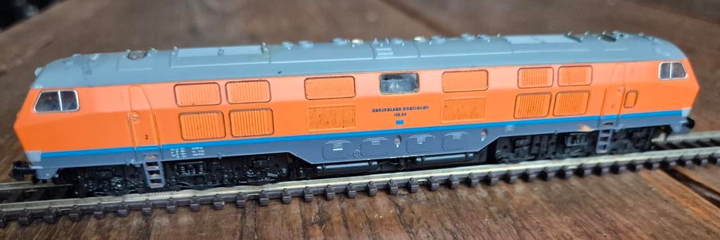 V 320 Hersfelder Kreisbahn oranje nr.30 digitaal., Hobby en Vrije tijd, Ophalen of Verzenden, Gelijkstroom, Locomotief, Roco