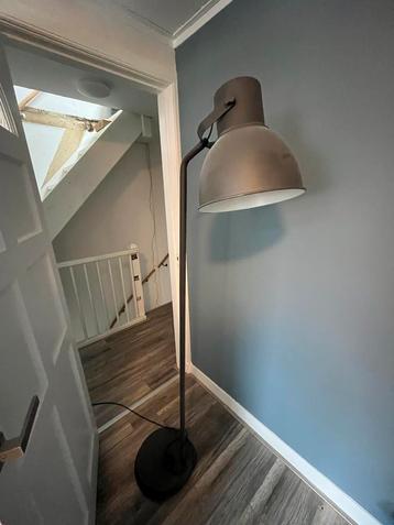 MOET WEG! Ikea Staande Lamp - Industrieel Design beschikbaar voor biedingen