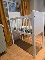 Mooie witte wieg incl matras, Kinderen en Baby's, Babywiegjes en Ledikanten, Ophalen, Zo goed als nieuw, Wieg