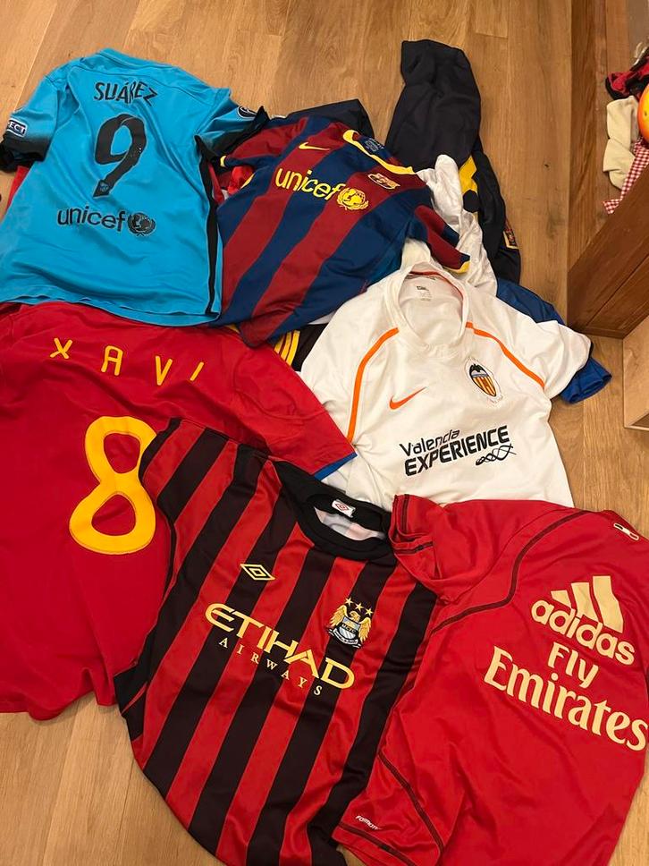 Grote partij voetbalshirts - 26 stuks, Kleding | Heren, Sportkleding, Gedragen, Voetbal, Overige maten, Overige kleuren, Ophalen