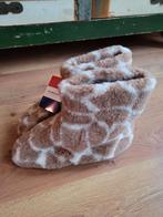 Wollen giraf print sloffen met lederen zool 37-38, Beige, Nieuw, Ophalen of Verzenden, Pantoffels of Sloffen
