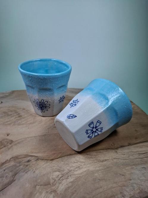 2 stuks handgemaakte keramiekbekers Blue Flowers Small, Huis en Inrichting, Keuken | Servies, Nieuw, Kop(pen) en/of Schotel(s)