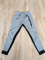 Grijze Nike tech trainingsbroek Xs dames, Kleding | Dames, Sportkleding, Gedragen, Ophalen of Verzenden