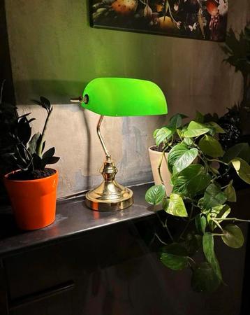 Groene bureaulamp in klassieke stijl beschikbaar voor biedingen