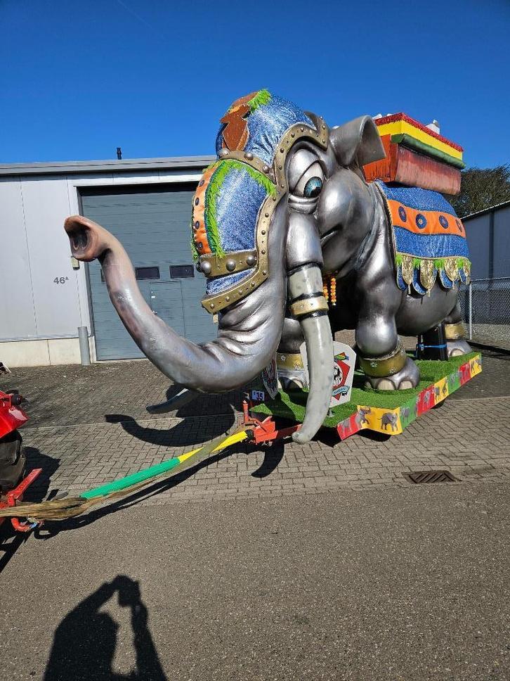 carnavalswagen, Hobby en Vrije tijd, Feestartikelen, Zo goed als nieuw, Ophalen