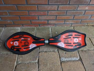 Stoer Waveboard rood met zwart, zo goed als nieuw beschikbaar voor biedingen