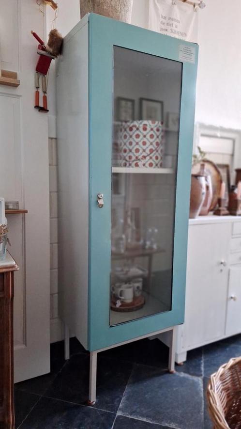 Retro vintage industriële stalen vitrine kast uit de DDR, Huis en Inrichting, Kasten | Vitrinekasten, Gebruikt, 150 tot 200 cm
