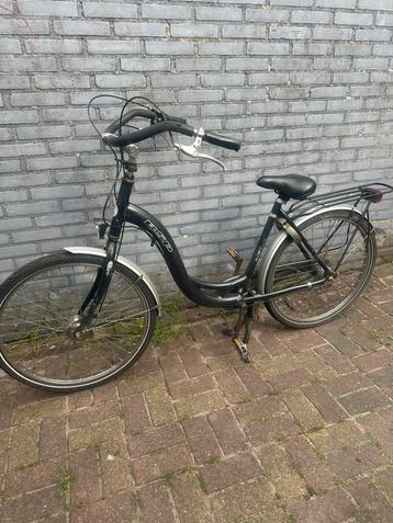 Damesfiets beschikbaar voor biedingen