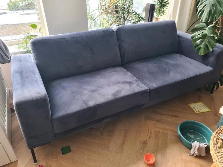 Blauwe velours twee-en-half-zitsbank, Huis en Inrichting, Banken | Bankstellen, Zo goed als nieuw, Rechte bank, Tweepersoons, 150 tot 200 cm