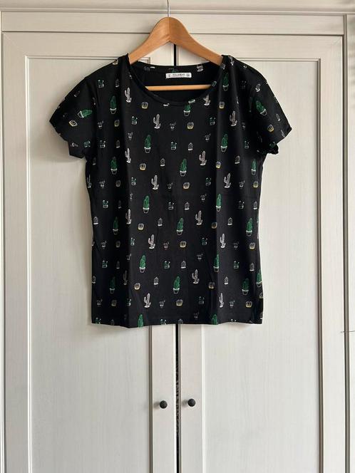Zwart shirt met cactus print van Pull&Bear maat M, Kleding | Dames, T-shirts, Zo goed als nieuw, Zwart, Korte mouw, Ophalen of Verzenden