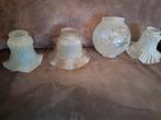 4 glazen lampenkapjes en bol voor wandlamp of tafellamp, Huis en Inrichting, Lampen | Lampenkappen, Wit, Rond, Ophalen of Verzenden