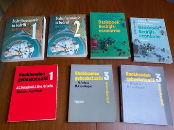 Studieboeken bedrijfseconomie, boekhouden, informatica, ICT beschikbaar voor biedingen