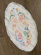 GRATIS Vintage kleedje met borduurwerkje erop!, Ophalen