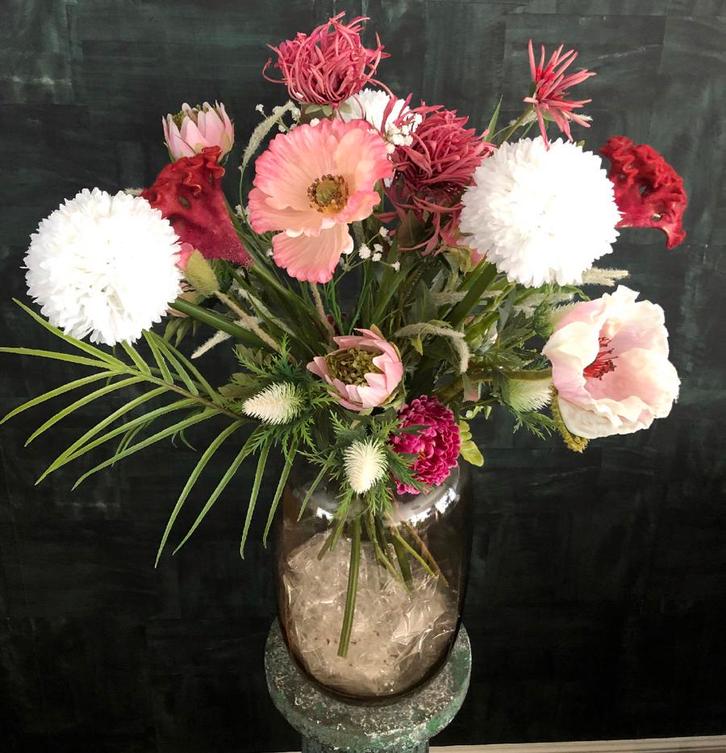 Zijdenbloemen In Vaas | Roze-Bordeaux-Wit, Huis en Inrichting, Woonaccessoires | Kunstplanten en Kunstbloemen, Zo goed als nieuw