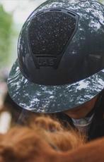 LAS cap grijs grijze lak met zwarte crystal Swarovski, Ophalen, Dressuur, LAS, Nieuw