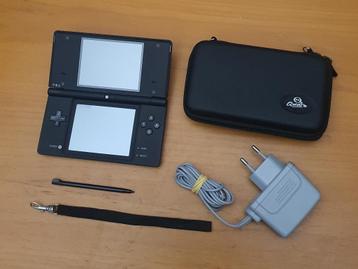 Nintendo DSi ZWART met OPLADER & TAS beschikbaar voor biedingen