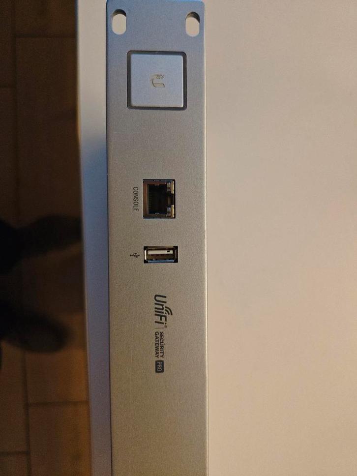 Unifi USG Pro Router - Krachtige Netwerkbeveiliging, Computers en Software, Routers en Modems, Gebruikt, Router, Ophalen of Verzenden