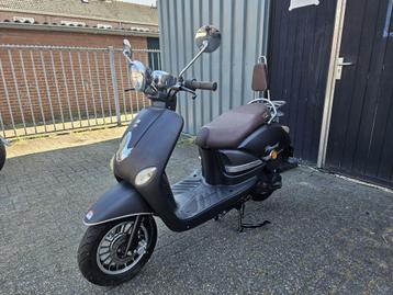 Gts Piemonte 4T E4 Snor  Bj 2020 mat grijs 1640 km beschikbaar voor biedingen