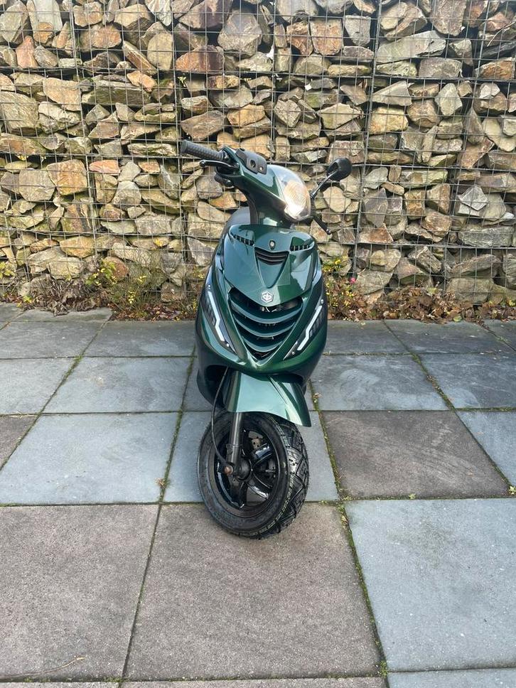 Piaggio zip 4t, Fietsen en Brommers, Scooters | Piaggio, Zo goed als nieuw, Zip, Benzine, Ophalen