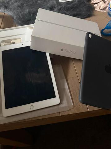 iPad Pro 32GB + 4G/5G + nieuw origineel Apple hoesje. beschikbaar voor biedingen