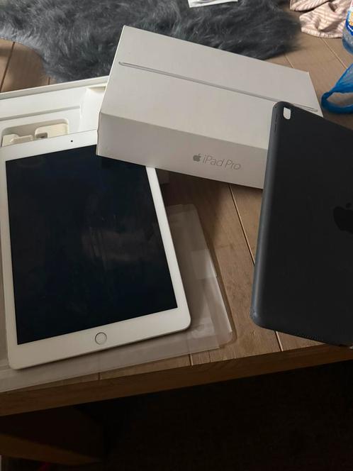 iPad Pro 32GB + 4G/5G + nieuw origineel Apple hoesje., Computers en Software, Apple iPads, Zo goed als nieuw, Apple iPad, Wi-Fi en Mobiel internet